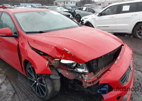 2017 Volvo S60 T5 Dynamic z USA, uszkodzony, nr VIN YV140MTL8H2437463